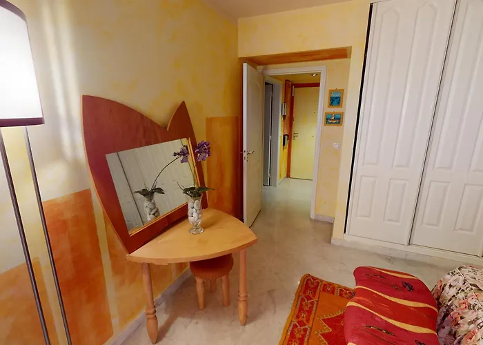 Grand 2p Face Avec Balcon, Parking, Piscine Et En Centre-ville A - Fr-1-196-284 * מנטון