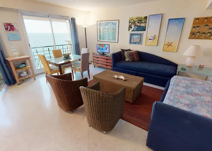 Grand 2p Face Avec Balcon, Parking, Piscine Et En Centre-ville A - Fr-1-196-284 דירה מנטון