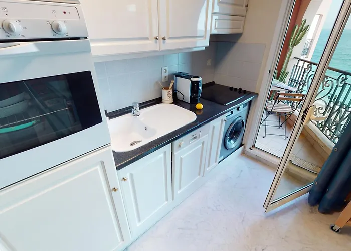 דירה Grand 2p Face Avec Balcon, Parking, Piscine Et En Centre-ville A - Fr-1-196-284 מנטון