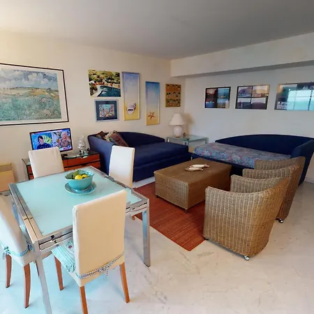 Grand 2p Face Avec Balcon, Parking, Piscine Et En Centre-ville à - Fr-1-196-284