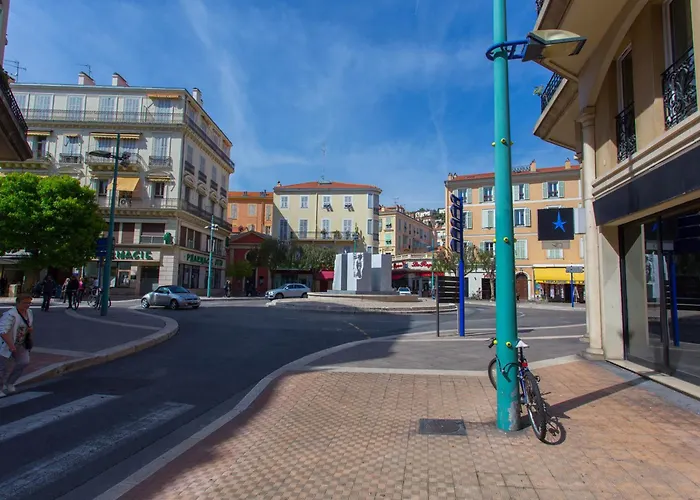 Grand 2p Face Avec Balcon, Parking, Piscine Et En Centre-ville A - Fr-1-196-284 Menton