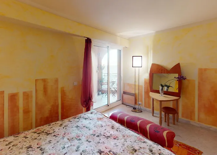 Grand 2p Face Avec Balcon, Parking, Piscine Et En Centre-ville A - Fr-1-196-284 Apartment *