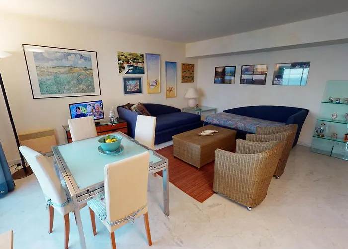 Grand 2p Face Avec Balcon, Parking, Piscine Et En Centre-ville A - Fr-1-196-284