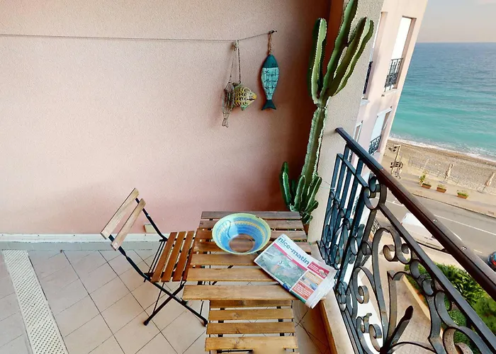 Grand 2p Face Avec Balcon, Parking, Piscine Et En Centre-ville A - Fr-1-196-284 Apartment Menton